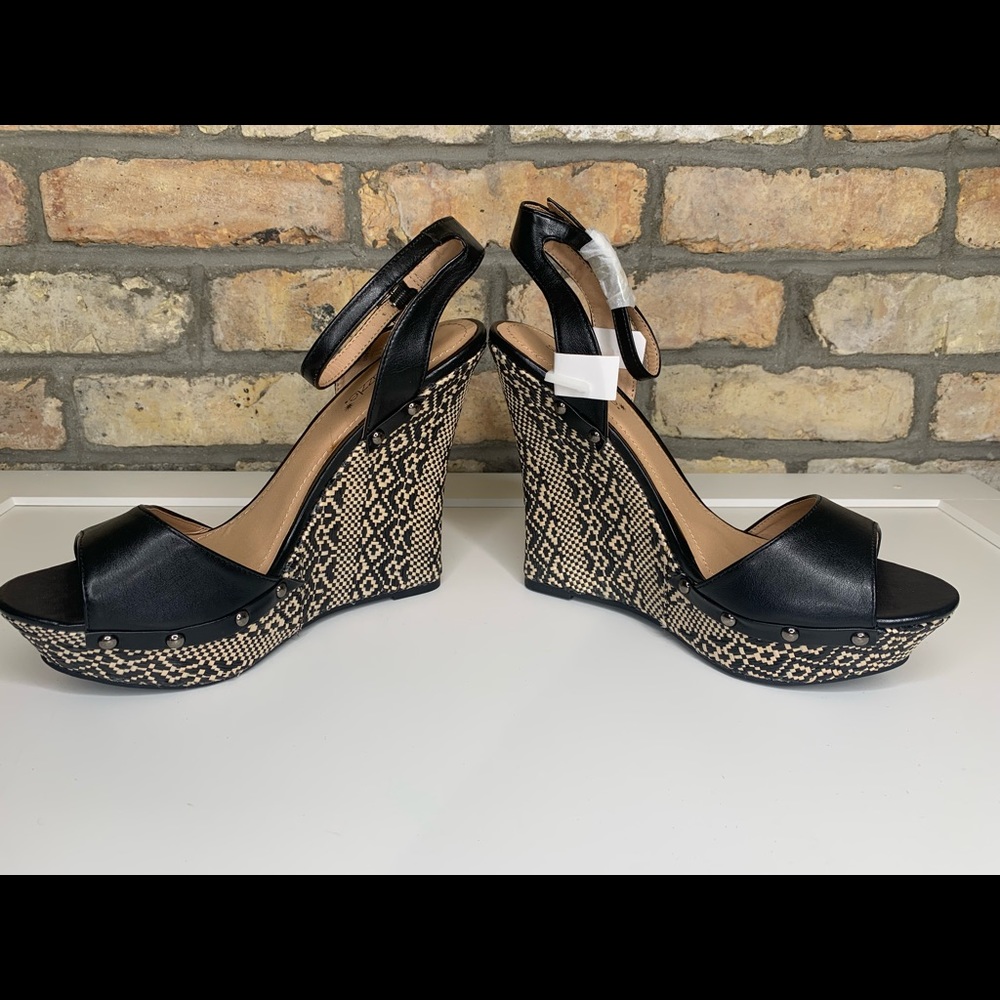 Shoedazzle ‘Malisa’ Wedge Sandal - Picture 6 of 7